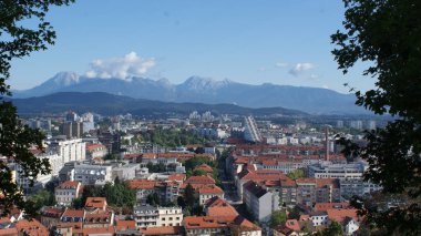 Ljubljana Slovenya 'nın başkentidir, güzel bir şehirdir.