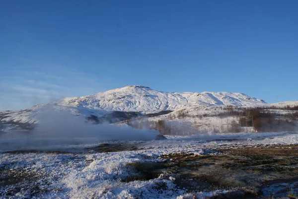 La impresionante naturaleza y arquitectura de Islandia — Foto de Stock