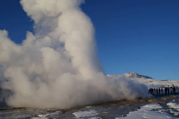 La impresionante naturaleza y arquitectura de Islandia — Foto de Stock