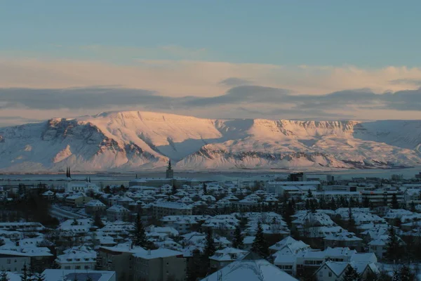 İzlanda 'nın çarpıcı doğası ve mimarisi — Stok fotoğraf