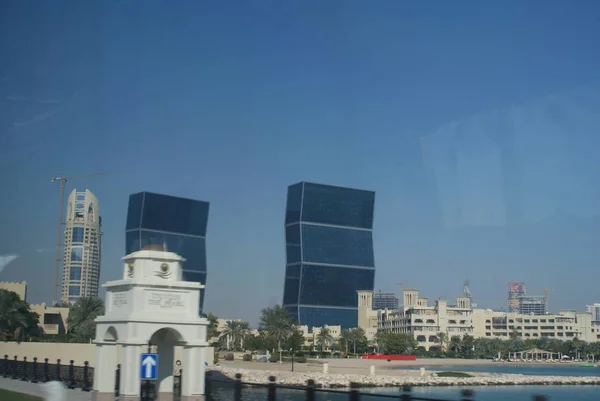 Doha, Katar 'ın başkentidir, alışılmadık bir şehirdir. — Stok fotoğraf