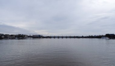 Bordeaux Fransa 'da güzel bir şehirdir.