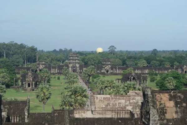アンコールワットはカンボジアのヒンズー教の寺院です。 — ストック写真