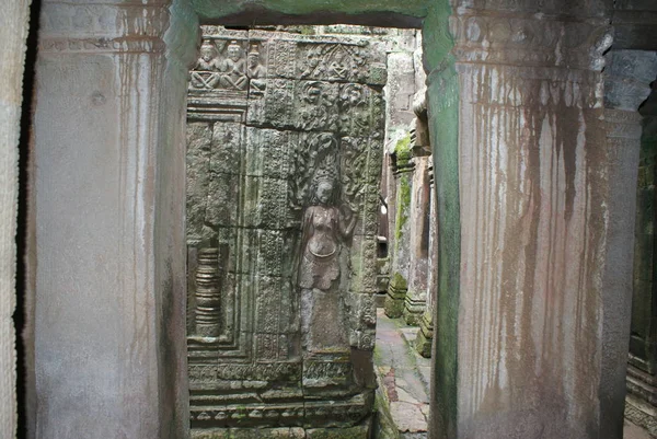 Angkor Wat is a Hindu Temple in Cambodia — Stock Photo, Image