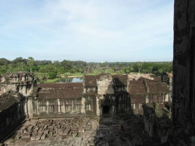 Angkor Wat Kamboçya 'da bir Hindu tapınağıdır.
