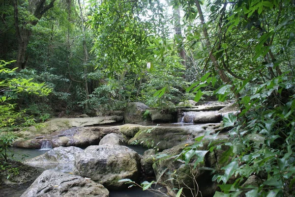 Cachoeira Eravan na Tailândia, Sudeste Asiático — Fotografia de Stock