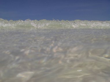 Ko Lahn, Tayland 'da Pattaya yakınlarındaki popüler bir adadır.