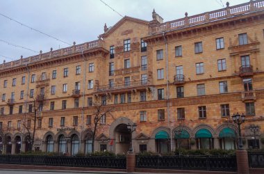 Minsk, Belarus 'un başkentidir. Çok geniş bir şehir.