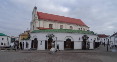 Minsk, Belarus 'un başkentidir. Çok geniş bir şehir.