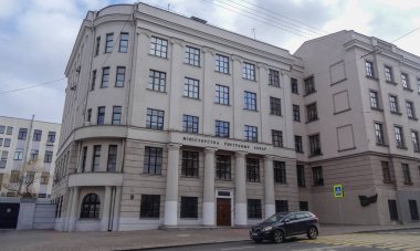 Minsk, Belarus 'un başkentidir. Çok geniş bir şehir.