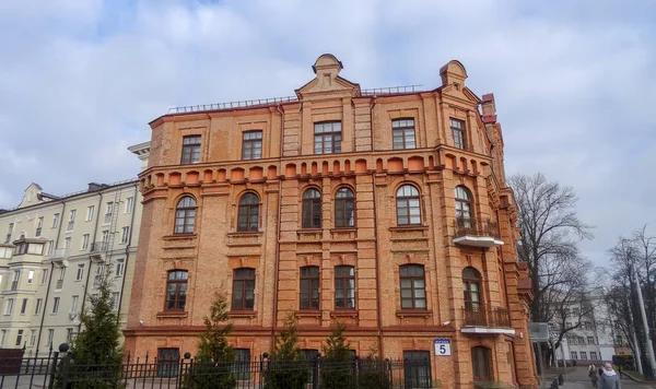Minsk Geniş Sokakları Kaldırımlar Büyük Binalar Güzel Evler Nsanlar Olmadan — Stok fotoğraf