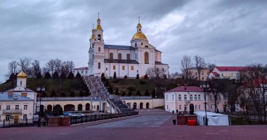 Vitebsk, Beyaz Rusya 'da, Doğu Avrupa' da bir şehirdir. Güzel eski kiliseler, geniş sokaklar, hoş meydanlar. Çok güzel.!
