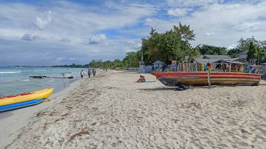 Jamaika tatil köyü Negril. Karayipler 'e git. 7 millik kumsal