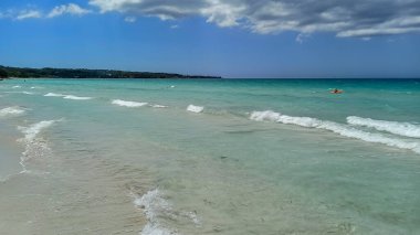 Jamaika tatil köyü Negril. Karayipler 'e git. 7 millik kumsal