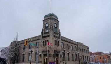 Cambridge 'in küçük ve rahat şehri. Kanada güzel binaları ve duygusal insanları olan bir ülkedir.