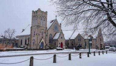 Cambridge 'in küçük ve rahat şehri. Kanada güzel binaları ve duygusal insanları olan bir ülkedir.