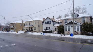 Cambridge 'in küçük ve rahat şehri. Kanada güzel binaları ve duygusal insanları olan bir ülkedir.