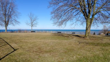 Kanada 'nın küçük Grimsby kasabası dinlenmek ve yürümek için harika bir yer. Küçük evler, parlak bitki örtüsü, su..