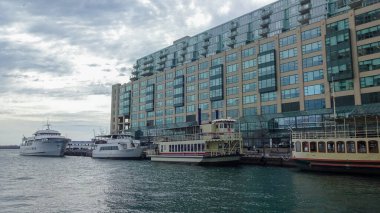 Toronto 'nun çarpıcı mimarisi. Kanada, Ontario. Burada çok güzel bir hayat var, gezip görmek ilginç.