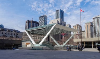 Toronto 'nun çarpıcı mimarisi. Kanada, Ontario. Burada çok güzel bir hayat var, gezip görmek ilginç.