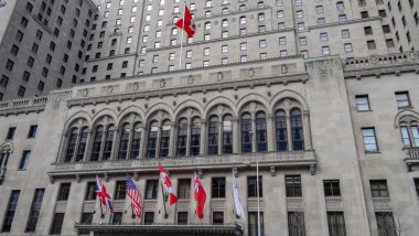 Toronto 'nun çarpıcı mimarisi. Kanada, Ontario. Burada çok güzel bir hayat var, gezip görmek ilginç.