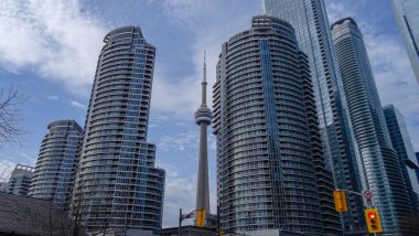 Toronto 'nun çarpıcı mimarisi. Kanada, Ontario. Burada çok güzel bir hayat var, gezip görmek ilginç.