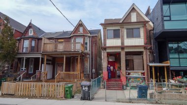 Toronto 'nun çarpıcı mimarisi. Kanada, Ontario. Burada çok güzel bir hayat var, gezip görmek ilginç.