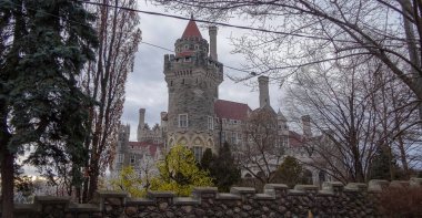 Toronto 'nun çarpıcı mimarisi. Kanada, Ontario. Burada çok güzel bir hayat var, gezip görmek ilginç.