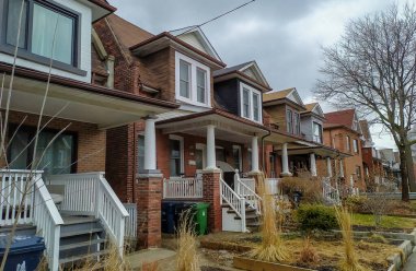Toronto 'nun çarpıcı mimarisi. Kanada, Ontario. Burada çok güzel bir hayat var, gezip görmek ilginç.