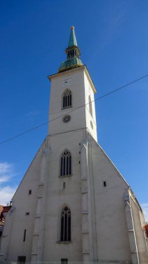 Bratislava 'daki eski merkez. Slovakya mimarisi basit ama çok güzeldir. Slovakya 'nın başkentinde harika evler. Saray ve sokaklar.