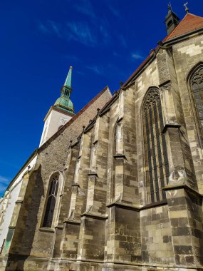Bratislava 'daki eski merkez. Slovakya mimarisi basit ama çok güzeldir. Slovakya 'nın başkentinde harika evler. Saray ve sokaklar.