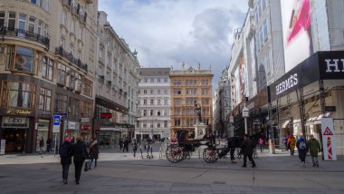 Damarlar müzik ve ışık saraylarının şehridir. Parklar, güzel mimari, çarpıcı katedral, lezzetli yemekler. Harika sokaklar.