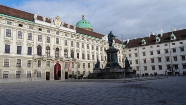 Damarlar müzik ve ışık saraylarının şehridir. Parklar, güzel mimari, çarpıcı katedral, lezzetli yemekler. Harika sokaklar.
