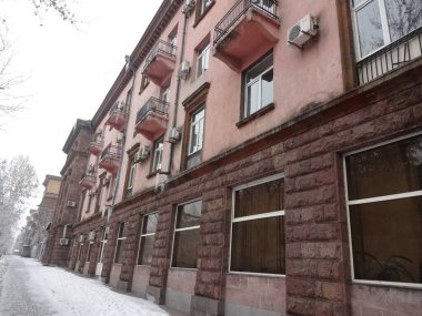 Erevan harika bir yer. Ermeni kültürü çok misafirperver ve güzeldir. Güzel sokaklar ve eski evler. Kutsal Etchmiadzin 'in annesi.