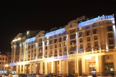 Tiflis çok güzel bir şehirdir ve çok eski bir tarihi vardır. Göz kamaştırıcı yüksek tepeler, lezzetli yiyecekler ve güzel mimari var. Filtre yok