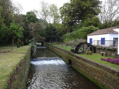 Furnash Gölü, Azorelar 'ın mücevheridir. Güzel doğa, harika su, San Miguel 'in harika adası