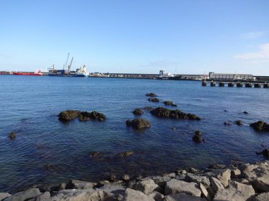 Azores. Kalmak için harika bir yer. San Miguel adasının başkenti Ponta Delgada şehridir. Portekiz 'in antik mimarisi
