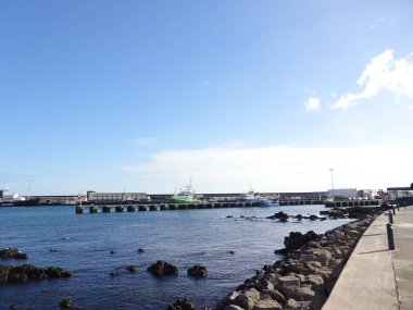 Azores. Kalmak için harika bir yer. San Miguel adasının başkenti Ponta Delgada şehridir. Portekiz 'in antik mimarisi