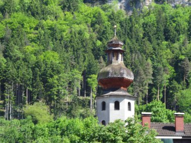 Güzel Avusturya doğası ve mimarisi. Feldkirch ve Bregenz kalmak için harika yerler. Dağlar ve şehirler, uçmak yok.