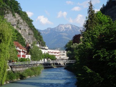 Güzel Avusturya doğası ve mimarisi. Feldkirch ve Bregenz kalmak için harika yerler. Dağlar ve şehirler, uçmak yok.