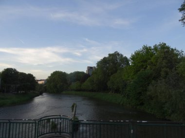 Güzel Avusturya doğası ve mimarisi. Feldkirch ve Bregenz kalmak için harika yerler. Dağlar ve şehirler, uçmak yok.