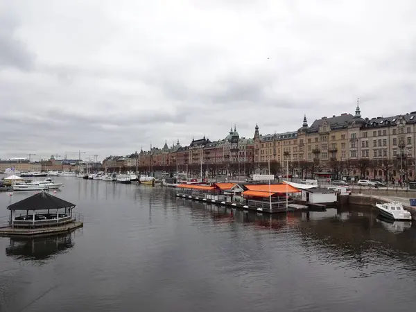 北欧と北欧の建築 見事なストックホルム 素晴らしいスウェーデンの都市 ガムラスタンと中心部 — ストック写真