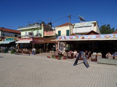 Girit Adası, Girit Denizi 'ndeki harika plajı, büyüleyici doğa ve şirin tatil beldeleri.