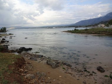Girit Adası, Girit Denizi 'ndeki harika plajı, büyüleyici doğa ve şirin tatil beldeleri.