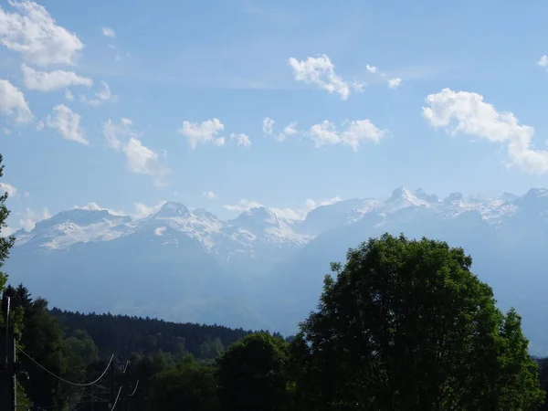 Schaanwald Stad Liechtenstein Vacker Natur Alperna Fantastiska Berg Med Grönska — Stockfoto