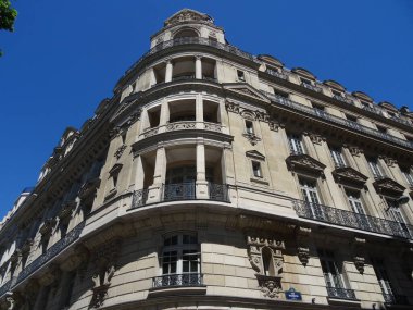 Paris çok güzel. Vincennes Ormanı, Tuileries ve Champ-elysees 'de yürüyün.