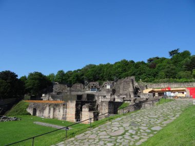 Paris çok güzel. Parc des Buttes-Chaumont 'a, Tour Eiffel' e ve Defans 'tan Grand Arche' a