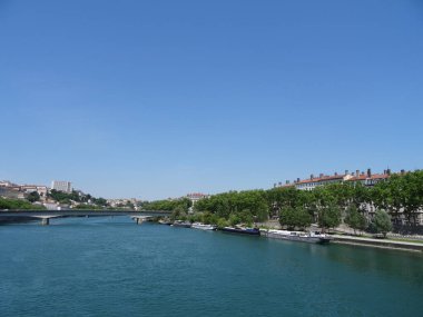 Paris çok güzel. Parc des Buttes-Chaumont 'a, Tour Eiffel' e ve Defans 'tan Grand Arche' a