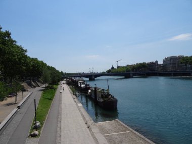 Paris çok güzel. Parc des Buttes-Chaumont 'a, Tour Eiffel' e ve Defans 'tan Grand Arche' a