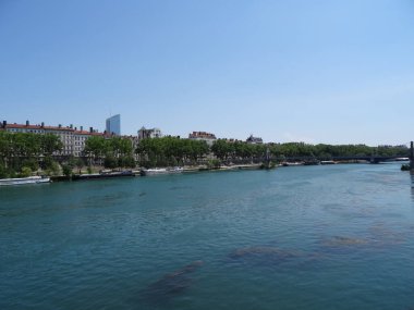 Paris çok güzel. Parc des Buttes-Chaumont 'a, Tour Eiffel' e ve Defans 'tan Grand Arche' a